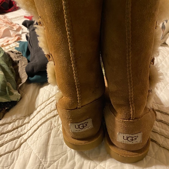 Ugg - Picture 4 of 5